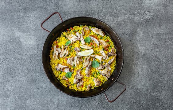 Originální katalánská Paella se zeleninou a králíkem